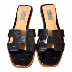 Steven New York Black Croc-Pattern Slide Sandals size.6.5